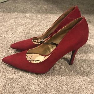 Red pumps